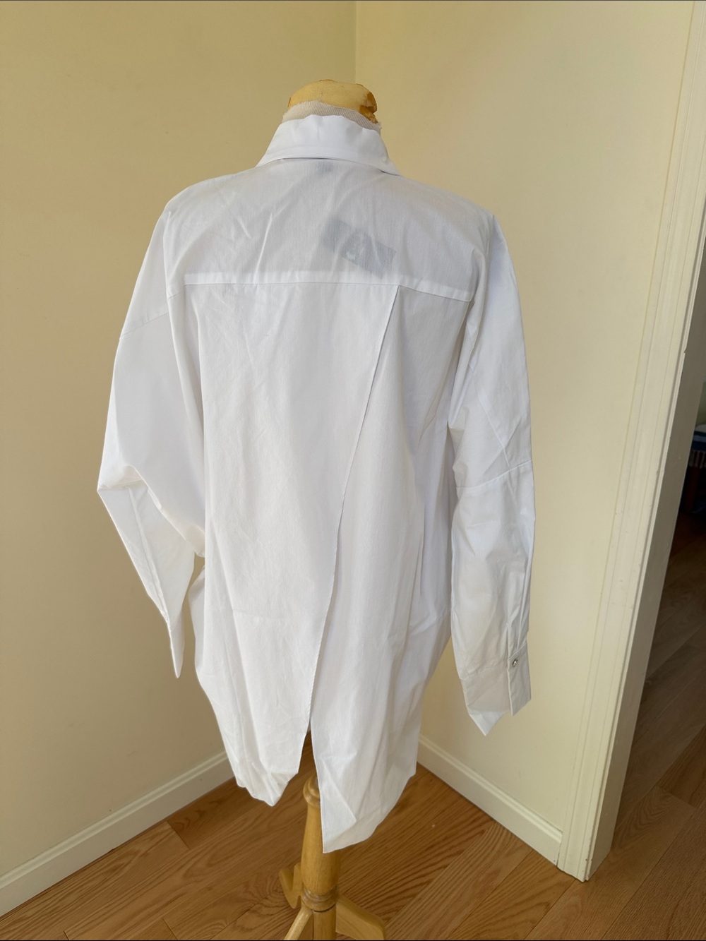 New! A.Z.I white large asymmetrical back crossover top. - Picture 4 of 10